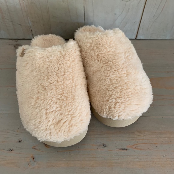 UGG FUZZ SUGAR CLOG SLIPPERS natural   womens us 11 NEW - Picture 2 of 12